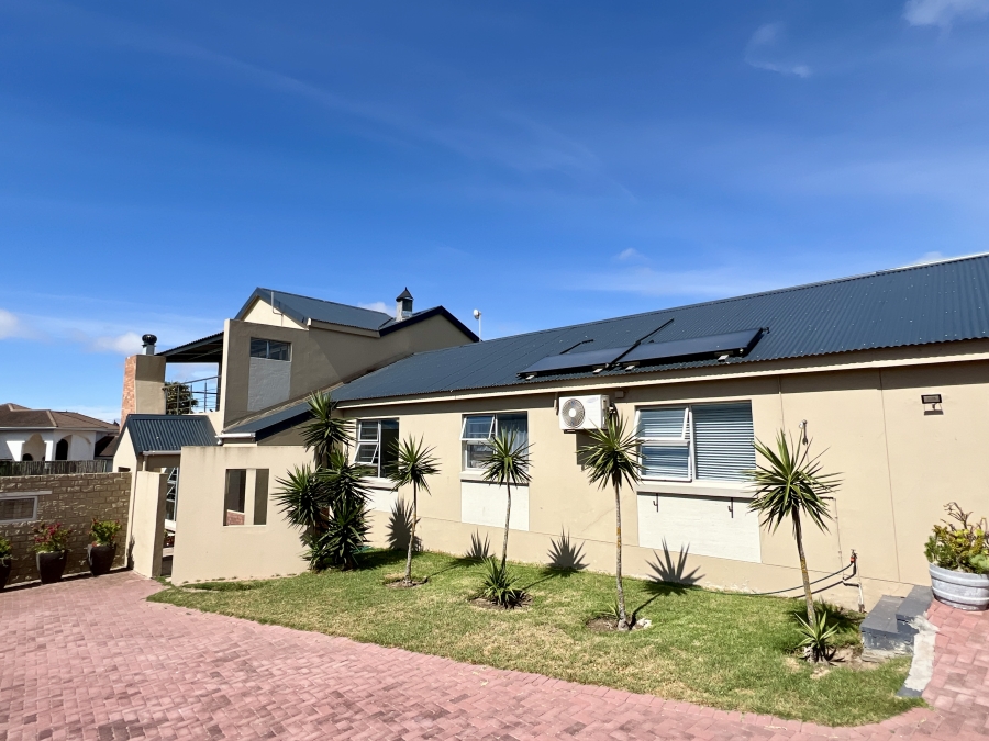 4 Bedroom Property for Sale in Myburgh Park Western Cape